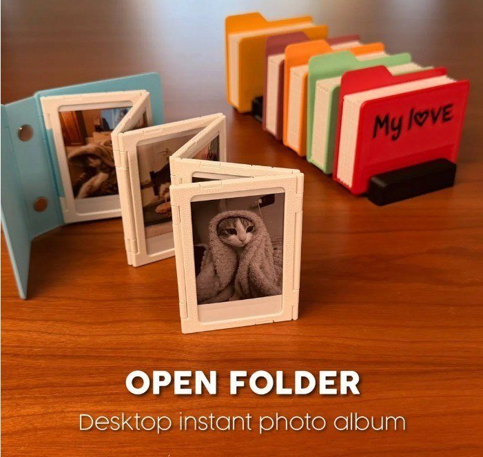 Álbum de fotos instantáneas de escritorio con carpeta abierta