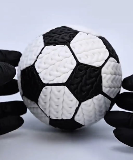 Bola tejida multipartes a escala 100