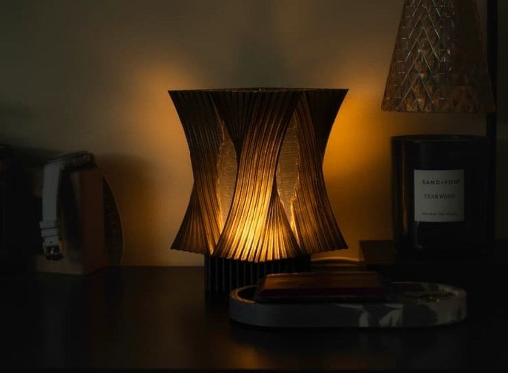 Lámpara Twist de estilo arquitectónico para mesa
