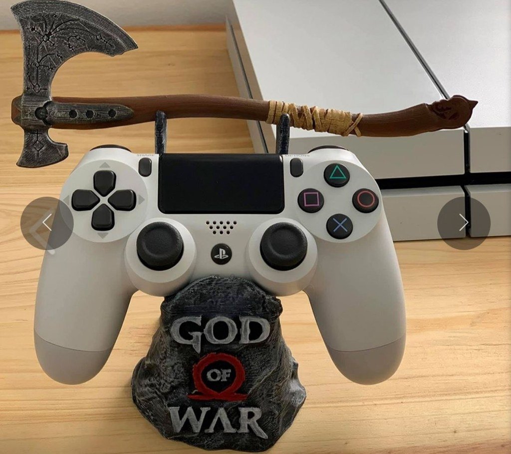 [BN3D-001666] Soporte para control de God of War