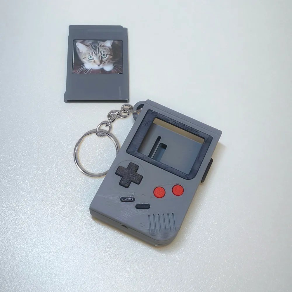 Llavero Mini Game Boy with Swappable Photo Cartridge