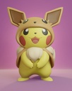 Pikachu disfrazado de Eevee