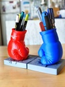 Soporte para bolígrafo con guante de boxeo